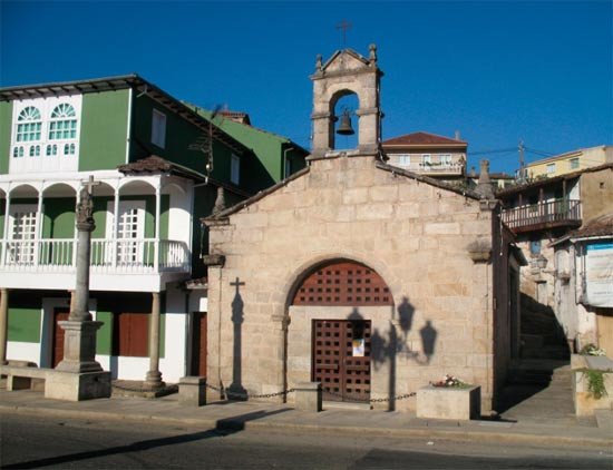 Ermita de San Lázaro y crucero con la Piedad, en Verín. Guiarte Copyright