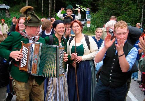 Bad Ischl es el centro cultural y geográfico de la región Salzkammergut. Fiesta con motivo de la bajada del ganado al valle. Turismo de Austria