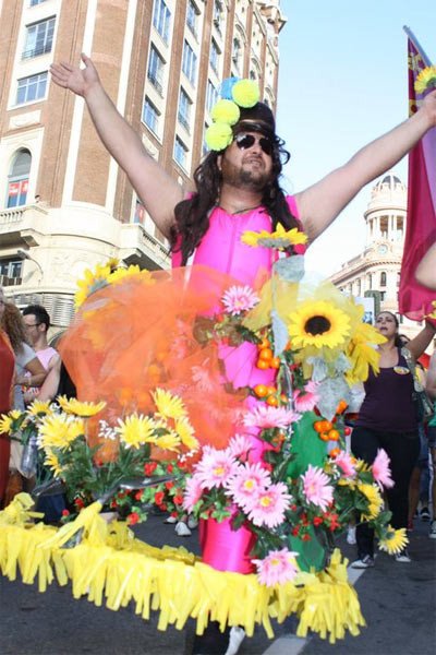Muchos turistas aprovechan el Orgullo Gay para disfrazarse. Foto Guiarte.com
