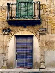 En Corrales hay excelentes casas de aire palaciego. Foto guiarte.Copyright