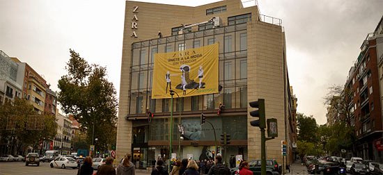 Cartel de Greenpeace en el Zara de Princesa, Madrid. Greenpeace Copyright