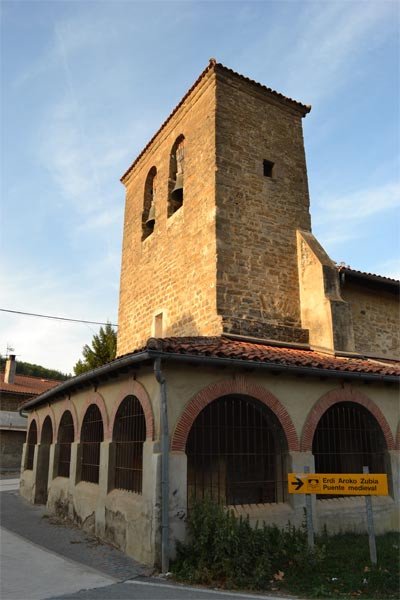 Iglesia parroquial de Larrasoaña. Imagen de Jose Holguera (http://www.grabadoyestampa.com/) para guiarte.com