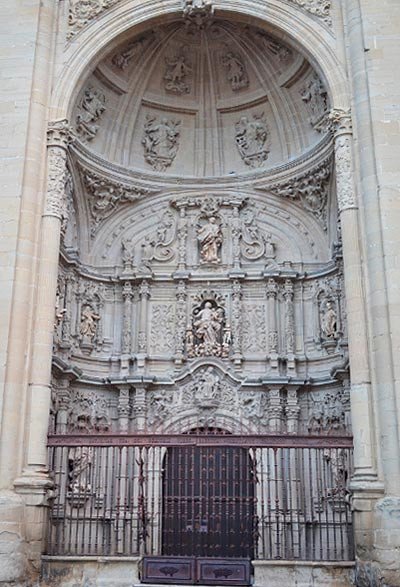 La portada de la catedral de Logroño.