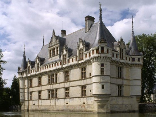 Castillo de Azay-le-Rideau, en el Valle del Loira. Turismo de Francia