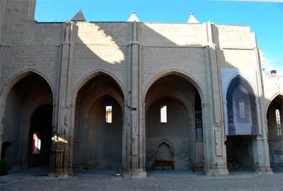  Ruinas de la iglesia de San Pedro, en Viana; muy dañada en las Guerras Carlistas. Imagen de José Holguera (http://www.grabadoyestampa.com)