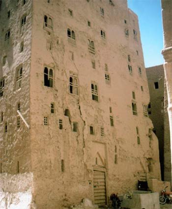 Edificio hecho en barro, en Shibam, Yemen. © UNESCO, David Hicks