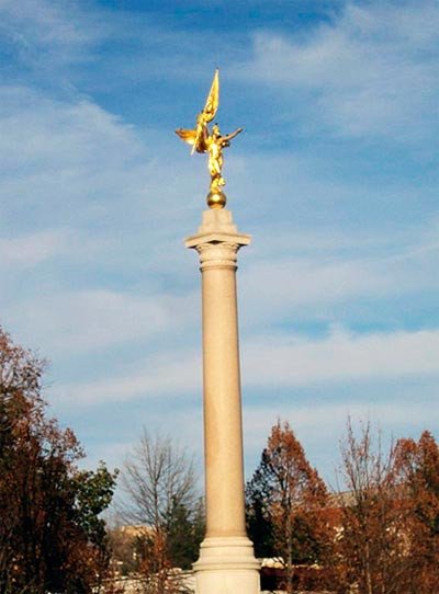 Monumento a los soldados de la Primera División muertos en la I Guerra Mundial, cerca de la Casa Blanca. Imagen de Guiarte.com.