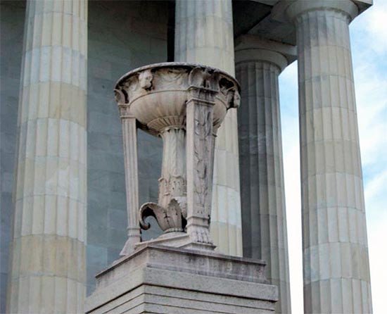 La obsesión por el clasicismo grecolatino ha dejado una huella indeleble en Washington. Detalle del monumento a Lincoln. Imagen de Guiarte.com.