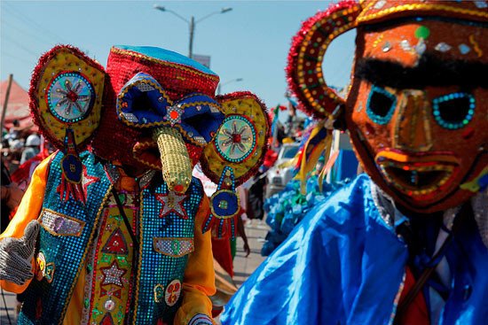 Las tradicionales marimondas del Carnaval de Barranquilla, Colombia.