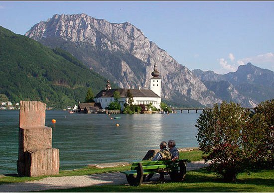 El Castillo Seeschloss Ort es el emblema de Gmunden y seguramente uno de los destinos típicos para excursiones. Turismo de Austria