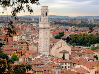 La catedral de Verona emerge e...