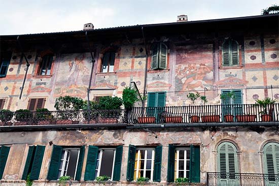 La casa dei Mazzanti, caracterizada por sus antiguos frescos