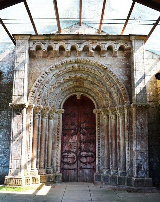 Portada de la iglesia de Villar de Donas, Lugo. Imagen de José Holguera para Guiarte.com
