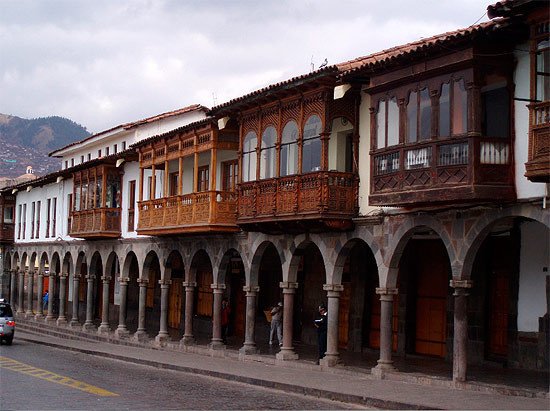 Casas de aire hispano en el centro histórico de la ciudad de Cuzco. Fotografía de Hernán Diego García. Guiarte.com.