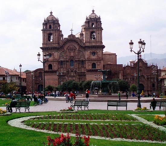 La Iglesia de la compañía en la magnífica Plaza de Armas de Cuzco. Fotografía de Hernán Diego García. Guiarte.com.