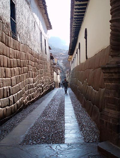 El barrio de San Blas cuenta con diversas casas coloniales construidas sobre bases incaicas. Fotografía de Hernán Diego García. Guiarte.com.