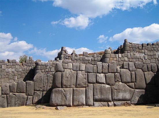 Imponentes muros de la fortaleza de Sacsayhuamán. Fotografía de Hernán Diego García. Guiarte.com.
