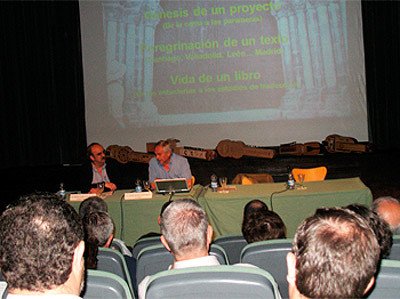 Alberto Solana, con el escritor y periodista Tomás Alvarez, en un congreso de peregrinos madrileños.  Imagen de guiarte.com