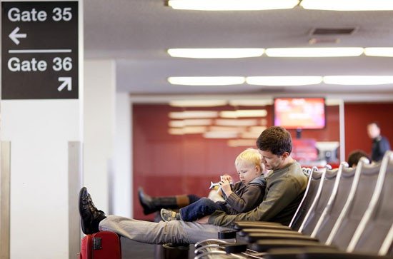 Cancelaciones, retrasos, overbooking, y roturas o pérdida del equipaje son las incidencias más comunes en los viajes en avión durante la Semana Santa.