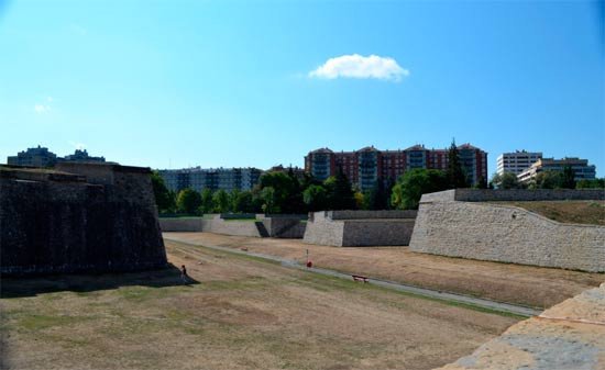 Las estructuras defensivas de la Ciudadela, insertas en el espacio urbano