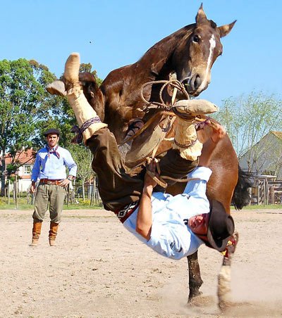 Las &#8216;jinetadas&#8217; de Montevideo son muy parecidas a los típicos rodeos americanos, en los que el jinete tiene que aguantar un cierto tiempo sobre su caballo.