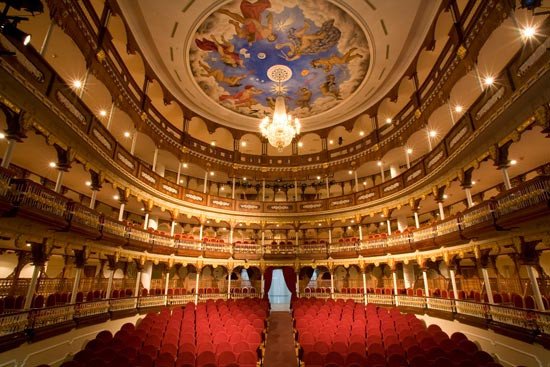 Interior del Teatro Heredia. En Cartagena de Indias, Colombia.