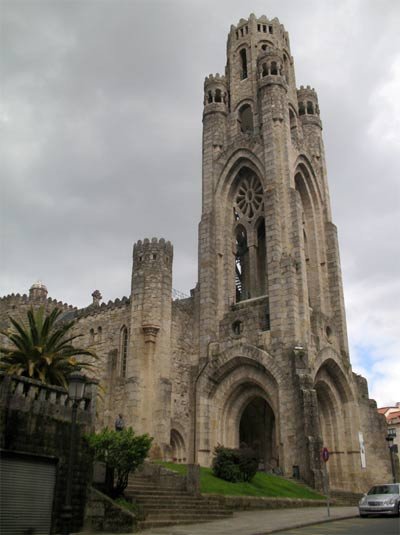 La gran torre de la iglesia de la Veracruz, de Carballino. Imagen de guiarte.com