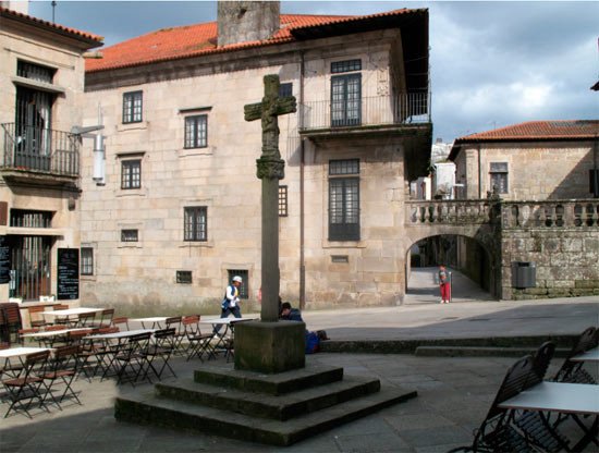 El casco viejo de la ciudad muestra muchos rincones cargados de sabor. Plaza de la Leña. Imagen de Guiarte.com