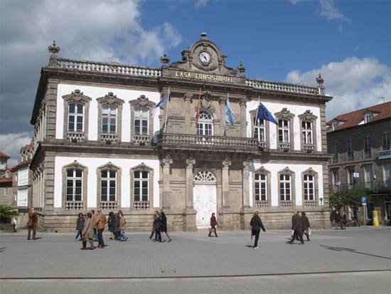 El bello edificio del Concello de Pontevedra, de Alejandro Rodríguez Sesmero. Imagen de Guiarte.com