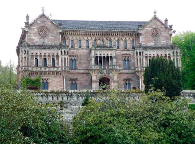Palacio de Sobrellano, en Comillas Cantabria. Imagen de guiarte.com/Fernández Miranda