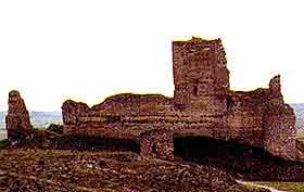 El ruinoso castillo de Fuentidueña. Foto Sanchez Carreño-guiarte. Copyright