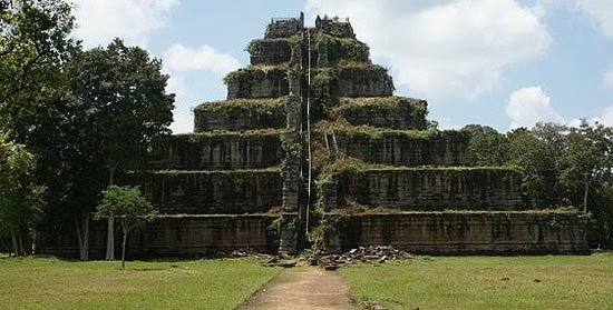 Uno de los 86 monumentos que componen el Sitio de Koh Ker, en Camboya.