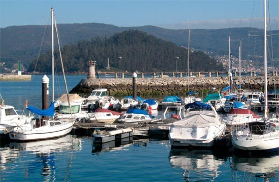 La isla de Tambo, desde el puerto de Marín, Pontevedra. Imagen de guiarte.com