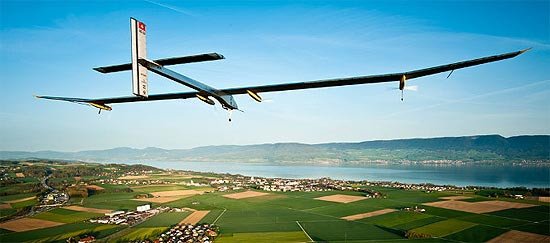 El avión solar Impulse está cruzando América para promocionar la energia solar. http://www.unep.org