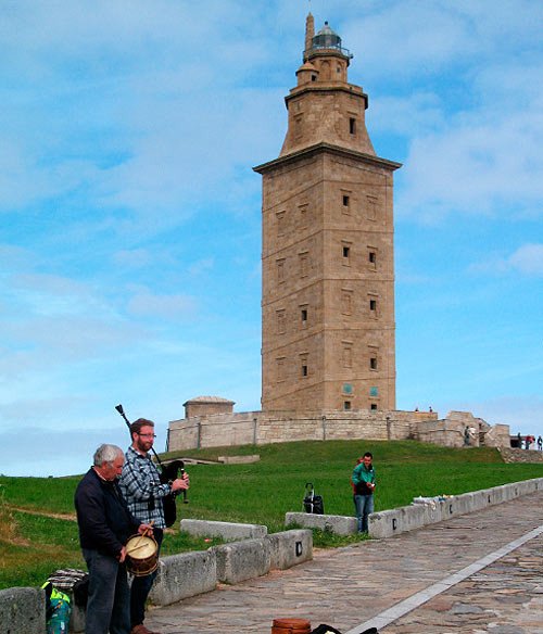 En la Lista de la UNESCO se incluyen tradicionalmente lugares de valor excepcional. En la imagen Torre de Hércules, el faro más antiguo del mundo, aún en funcionamiento. La Coruña. Guiarte.com