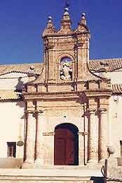 Hermoso portal de la iglesia parroquial de Adanero. Foto guiarte. Copyright