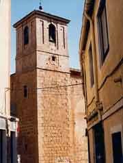 La vigorosa y sólida torre del templo parroquial de Motilla del Palancar. Foto guiarte. Copyright