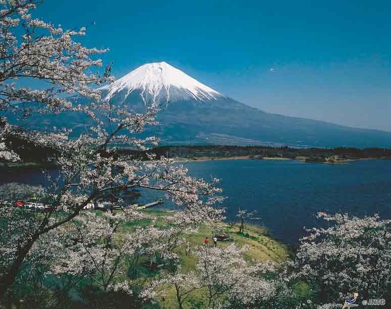 El Monte Fuji, visto desde el lago Tanuki ©JNTO/ Turismo de Japón