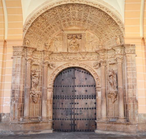 Portada de la iglesia de Santa María, del siglo XV. Los Arcos, Navarra. Imagen de guiarte.com