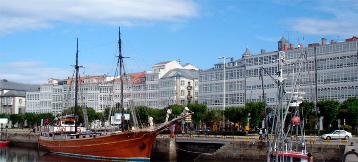 El famoso Paseo de la Marina de La Coruña. Imagen de guiarte.com