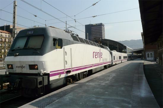 El nuevo tren Bilbao-Málaga tiene una capacidad de 296 plazas.