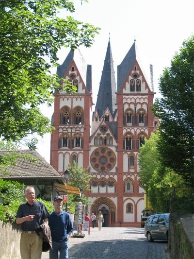 Exterior de la catedral de Limburgo, en Alemania. Imagen de guiarte.com