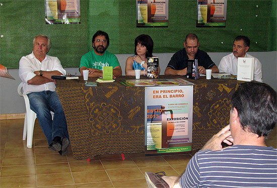 Mesa de los autores cepedanos:  De izquierda a derecha: Tomás Alvarez, Ángel Casado, María Ángeles Cordero, Roberto Fernández y Ricardo Magaz.