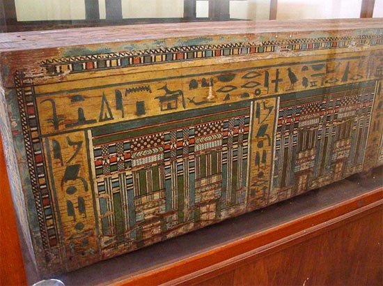 Objetos del saqueado Museo Nacional de Malawi en Egipto, divulgadas en Facebook para evitar el tráfico ilícito del arte robado.