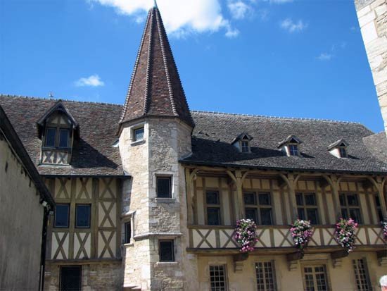 Museo del Vino de Borgoña, en un antiguo palacio medieval.  Imagen de Rubén Alvarez/guiarte.com