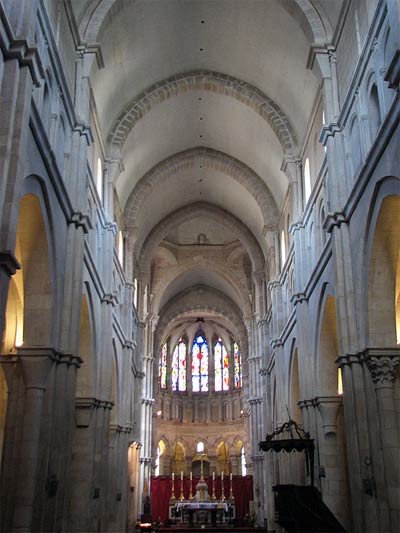 Interior de Notre Dame, en Beaune. Imagen de Rubén Alvarez/guiarte.com