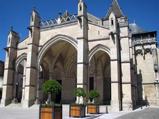 Pórtico de Notre Dame, en Beaune. Imagen de Rubén Alvarez/guiarte.com