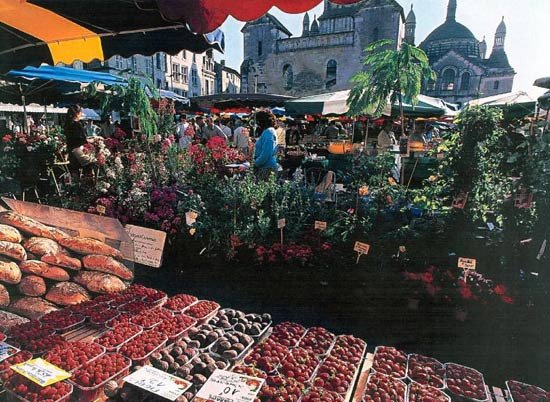 Los pintorescos mercados de la región son perfectos para conocer mejor su gastronomía. Foto rendezvousenfrance.com 