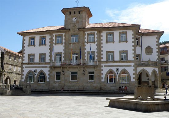 El magnífico edificio del Concello. Imagen de M. Fernández Miranda/Guiarte.com.