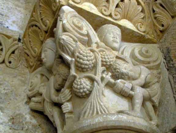 Los trabajos de la vid en un capitel románico del monasterio de San Zoilo, en Carrión de los Condes, Palencia. Guiarte.com/Ana Alvarez